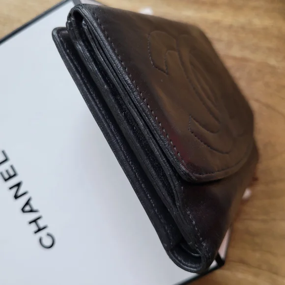 CHANEL Elegant Black Leather Logo Wallet Beautiful Pre-loved Condition Box Wrap - Picture 2 of 16